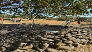 Sındırgıda ot yangını bahçedeki yapıya sıçradı