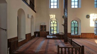 Sındırgıdaki depremde tarihi cami hasar gördü