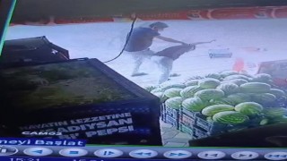 Sipariş verdiği marulu beğenmeyen müşteri, market çalışanı çocuğu darp etti