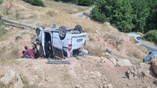 Şırnakta hafif ticari araç devrildi: 7 yaralı