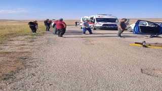 Sivasta iki otomobil kafa kafaya çarpıştı: 1 ölü, 1 yaralı