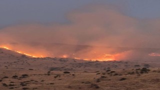 Sivasta örtü yangınına ekiplerin müdahalesi sürüyor