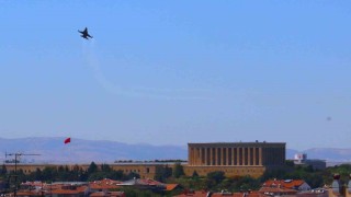 SOLOTÜRK, Anıtkabir semalarında çevre tanıma uçuşunu icra etti