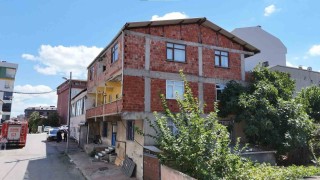 Sultanbeylide 3 katlı bina çökme riski nedeniyle boşaltıldı