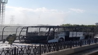 Sultangazide servis otobüsü alevlere teslim oldu