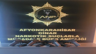 Şüpheli araçta 4 ruhsatsız tabanca ele geçirildi