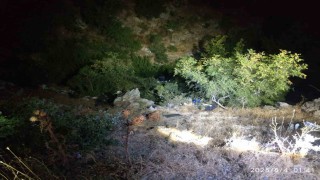 Susurlukta şarampole yuvarlanan araçta 2 kişi yaralandı