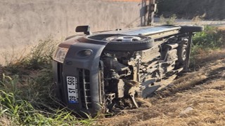 Susurlukta trafik kazası: 3 kişi araçta mahsur kaldı