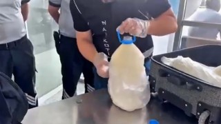 Süt şişesi içinde uyuşturucu gele geçirildi