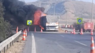TAG Otoyolunda arpa yüklü tır yandı, sürücü yaralandı