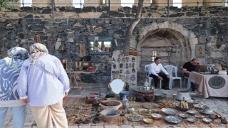 Tarihi kale, ilk kez bir antika pazarına ev sahipliği yaptı