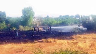 Tarihi mezarlıktaki yangın korkuttu