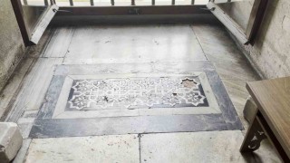 Tarihi Süleymaniye Camiinde hırsızlık: Mozaik taşların çalındığı iddiası