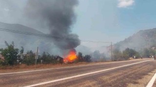 Tarlada çıkan yangın samanlığı küle çevirdi