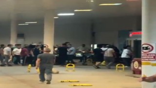 Tarlaya acil iniş yapan yangın söndürme uçağı pilotu hastaneye böyle getirildi