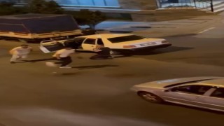 Tartıştığı adamı bıçakla kovaladı; o anlar kamerada