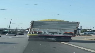 Taşıdığı yükü yola savurarak ilerledi: Cezadan kaçamadı