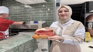 Tatilcilerin yeni gözdesi sucuk döner