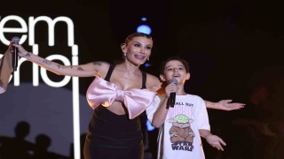 Tavas Zeybek Festivalinde İrem Derici fırtınası esti