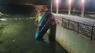 Tekirdağda otomobil su kanalında asılı kaldı: 1 yaralı