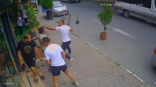 Telefonu tamire verdi, demir sopayla dövmeye geldi