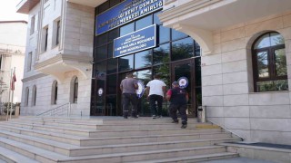 Temizlik personelleri buldukları cüzdanları polise teslim etti