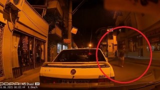 Ters yöne girdi, park halindeki araçlara çarptı... Olay yerinden böyle kaçtı