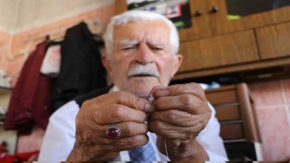 Terzilik mesleğini 80 yıldır sürdüren yaşlı adam: Dükkânı açmazsam hasta olurum