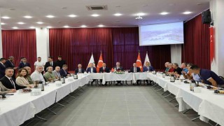 Ticaret Bakanı Ömer Bolat, gıda toptancıları ile bir araya geldi