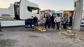 Tır ile motosiklet çarpıştı: 1 ölü