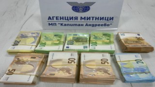 Tırın soğutucusuna gizlenen 102 bin euro ele geçirildi