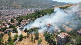 Tokatta boş arazide çıkan yangın evlere sıçramadan söndürüldü