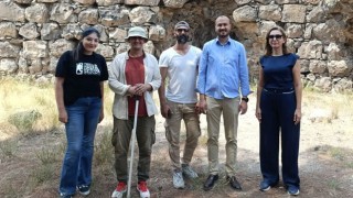 Toprakkale Kalesi’nde Kazı ve Restorasyon Çalışmaları Hızla Sürüyor