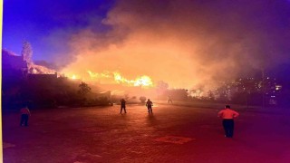 Tosyada alevlere teslim olan 3 ev kullanılmaz hale geldi