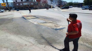 Toza halı da çare olmayınca vatandaş bu kez de sulamaya başladı