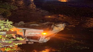 Trabzonda minibüs dereye uçtu: 3 yaralı