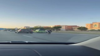 Trafikte motosikletiyle akrobasi yaptı