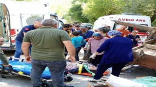 Traktör devrildi: 3ü ağır 6 yaralı