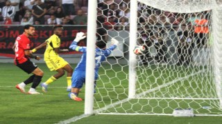 Trendyol Süper Lig: Gençlerbirliği: 0 - Fenerbahçe: 3 (İlk yarı)