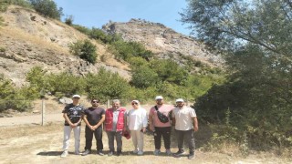 TÜGVAlı gençlerden çevre temizliği