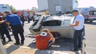 Turistlerin karavanı ile tır çarpıştı: 1i ağır 3 yaralı