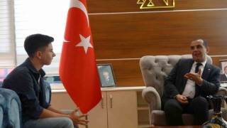 Türk bayrağı hassasiyetiyle yürekleri ısıtan çocuk: Her gördüğüm bayrağı düzeltiyordum
