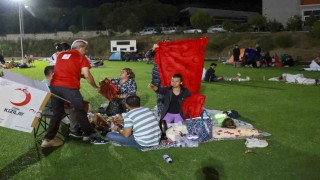 Türk Kızılay deprem bölgesi Sındırgıda 198 kişilik ekibiyle görevde