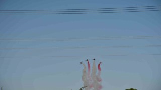 Türk Yıldızlarının Akşehirdeki gösterisi nefesler tutularak izlendi