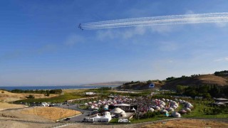 Türk Yıldızlarının gösterisi nefes kesti