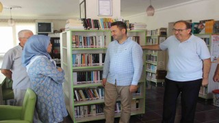 Türkelide bir vatandaş okuma sevgisiyle takdir topladı