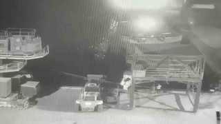 Tutuklanan kaptanın limanda gemisini incelerken görüntüleri ortaya çıktı