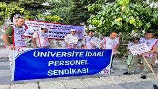 Üniversite idari personeli eylem yaptı