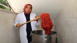 Unutulmaya yüz tutmuş boyamacılık geleneksel yöntemlerle yapılıyor, doğanın renkleri yeniden hayat buluyor