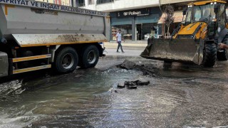 Ünyede şebeke suyu borusu patladı